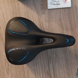 Adult bicycle seat comes with tools